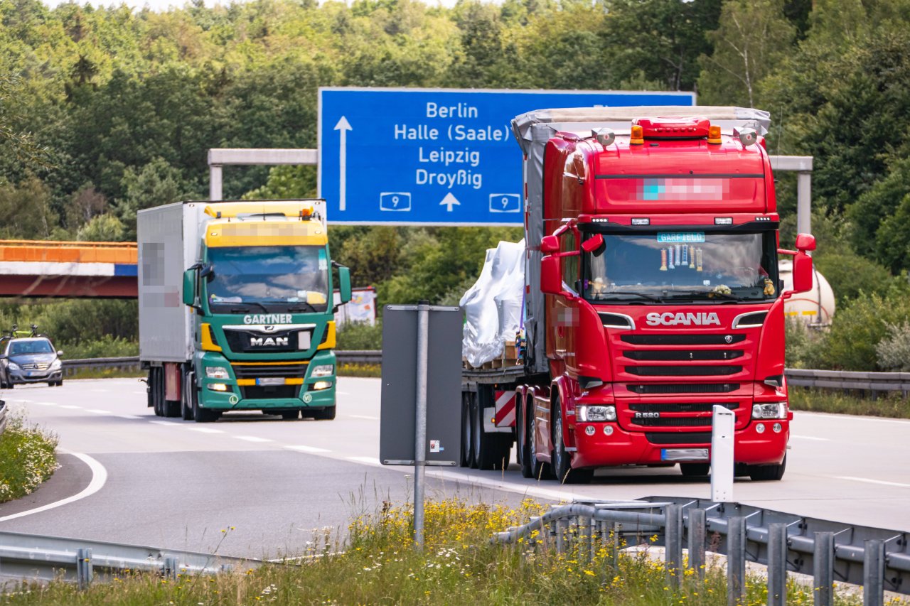 A9 In Thüringen: Zwei Lkw Krachen Zusammen – Trümmerfeld - Thueringen24