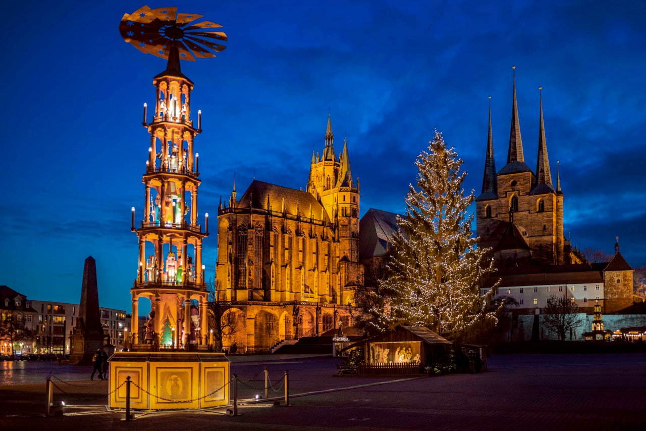 Erfurt Der Weihnachtsbaum ist da x „Wieder so ein hässliches Ding