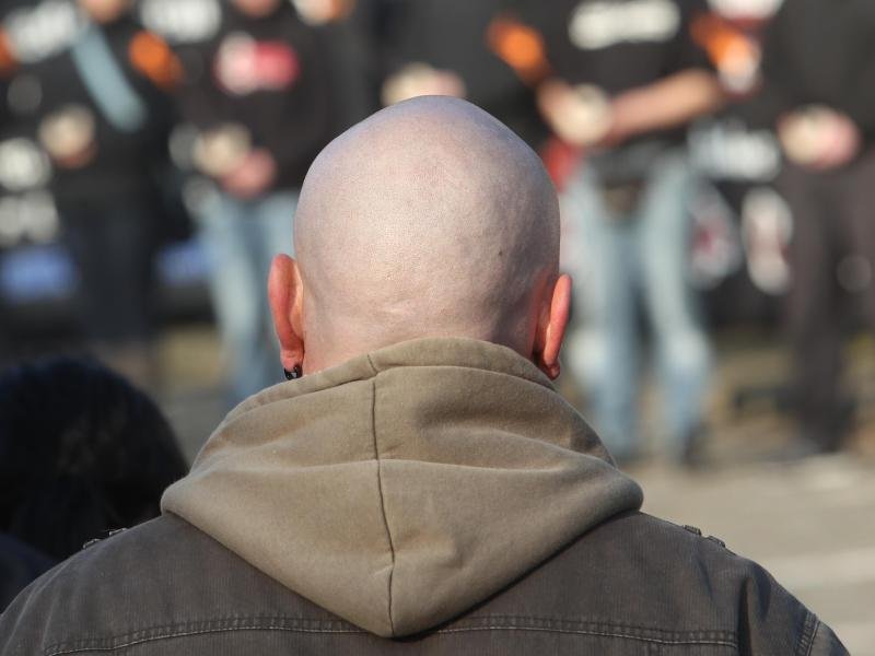 Neonazi-Aufmarsch in Dessau-Roßlau: Fast jede zweite rassistische Gewalttat in Deutschland ist laut Statistik vergangenes Jahr im Osten verübt worden.