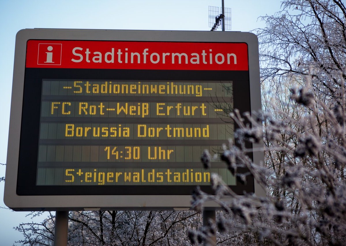 Stadioneinweihung Rot-Weiß Erfurt und Borussia Dortmund