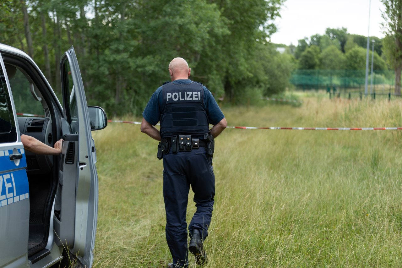 Ilmenau: Spaziergängerin Findet Leiche! Jetzt Ermittelt Die Kripo 