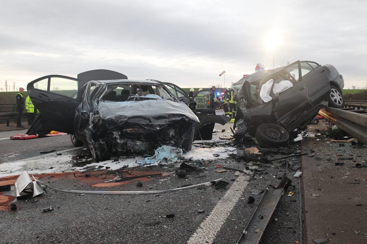 A38 In Thüringen: Drei Tote Bei Schrecklichem Geisterfahrer-Unfall ...