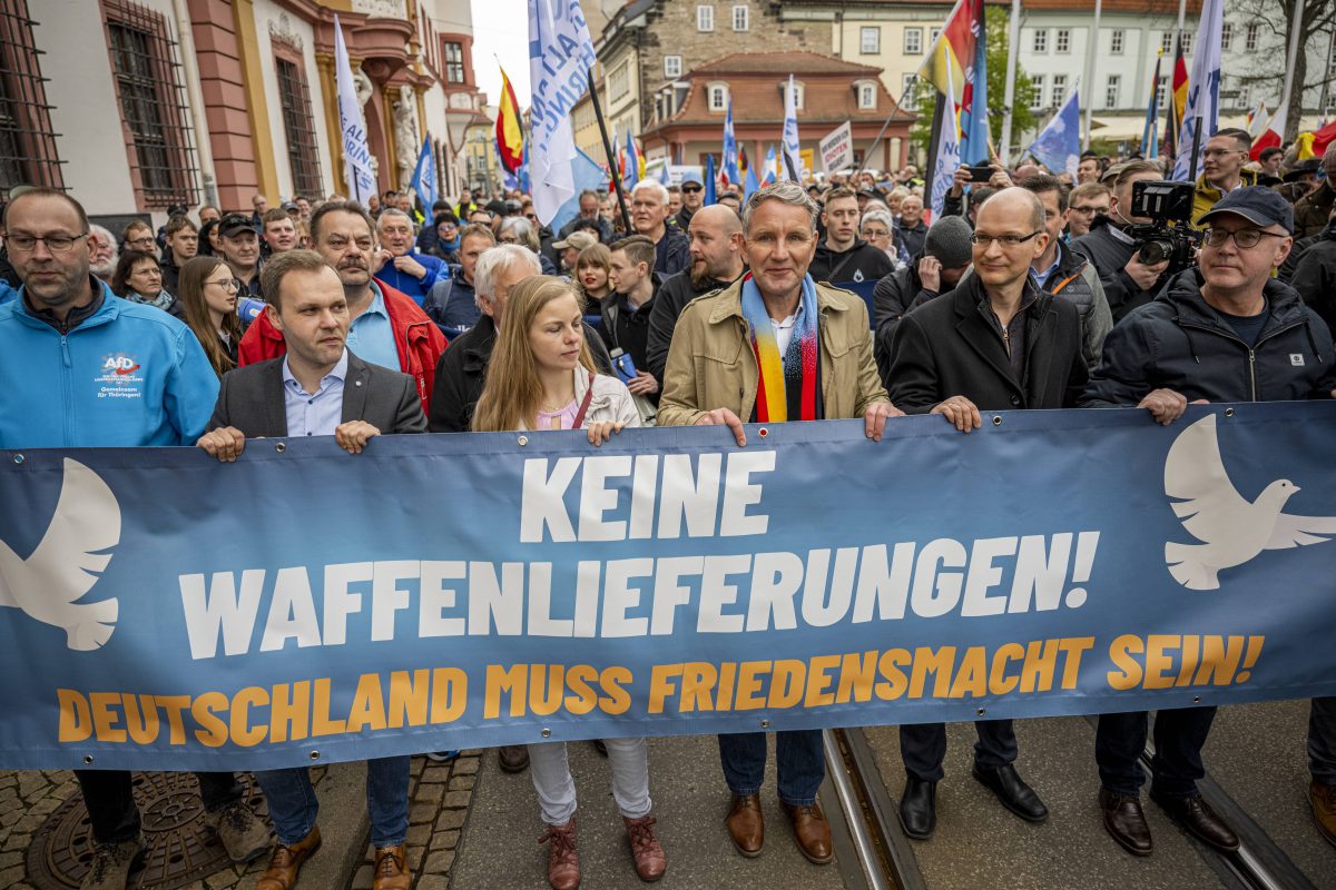 Erfurt: Tausende Demonstranten Legen Bus- Und Bahn-Verkehr Lahm ...