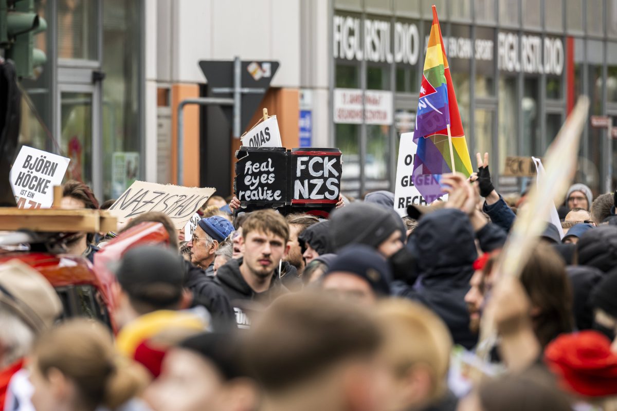 Erfurt: Tausende Demonstranten Legen Bus- Und Bahn-Verkehr Lahm ...