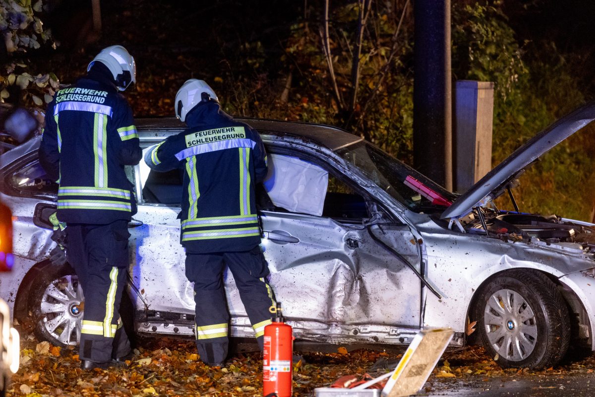 Thüringen: Schwerer Laub-Unfall! BMW-Fahrer Macht Den Abflug - Thueringen24