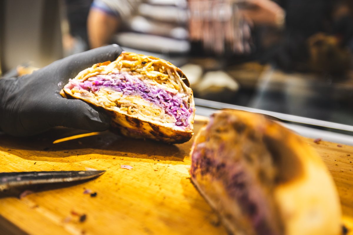 Geschmacklich und optisch soll er einem normalen Döner in Nichts nachstehen.