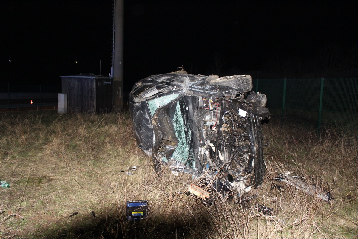 Thüringen: Heftiger Unfall! Auto Schleudert Durch Die Luft- Thueringen24