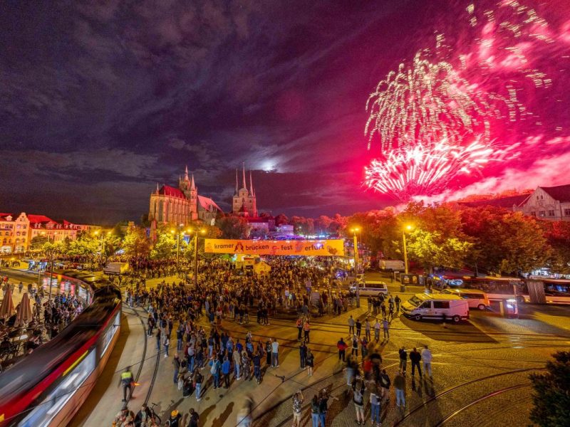 Krämerbrückenfest in Erfurt: Festival-Flair trifft Feuerwerk – und auf einmal steht ER auf der Bühne!
