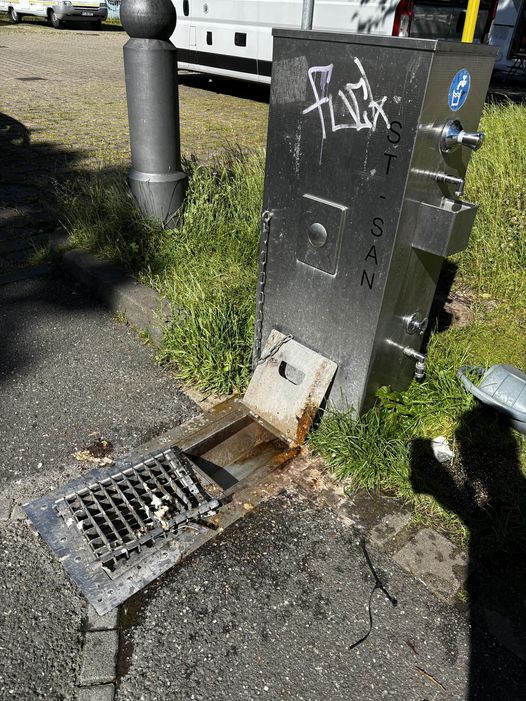 Hier sollen Camper eigentlich Frischwasser auftanken können. Doch dieser Anblick ist nicht gerade sehr einladend. .