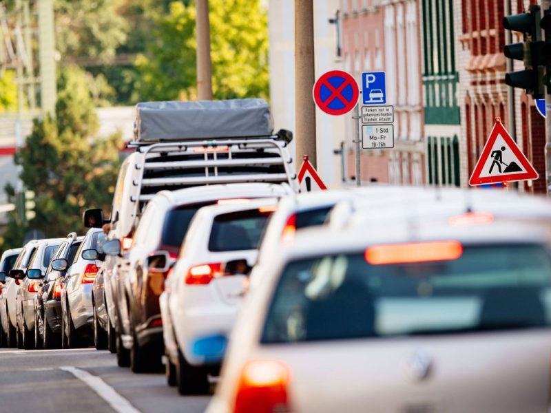 A71 bei Erfurt: Baustelle sorgt für Vollsperrungen – bis in die Stadt hinein! Autofahrt wird zur Geduldsprobe