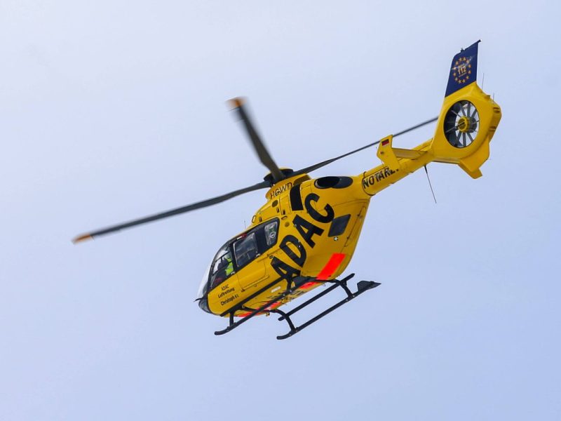 Thüringen: Schulbus-Drama! Mehrere Verletzte – Rettungshubschrauber im Einsatz
