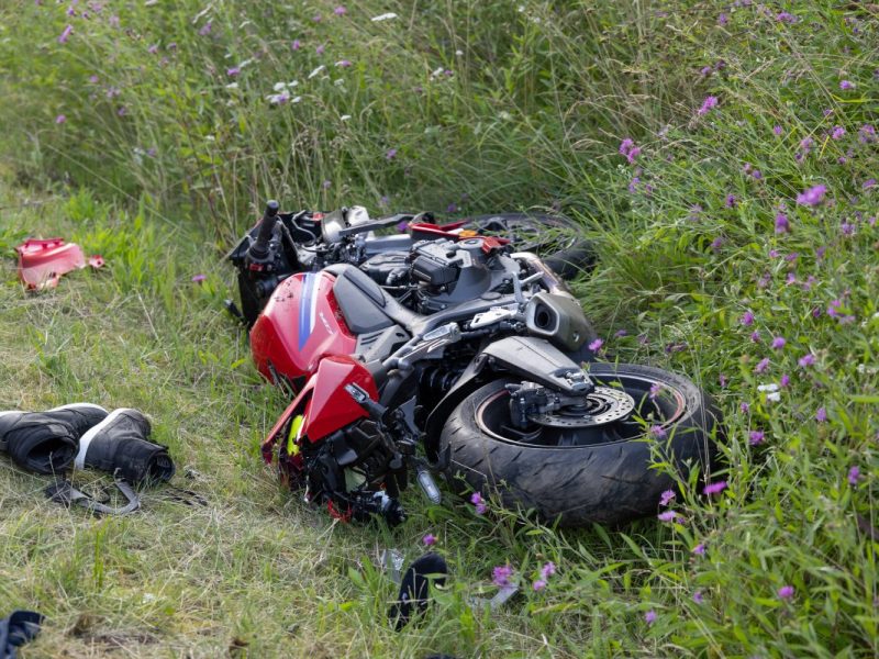 A73 in Thüringen: Schlimmer Unfall! Biker schwebt in Lebensgefahr