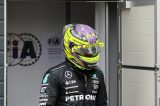 Formel 1: Lewis Hamilton kann es nicht fassen.