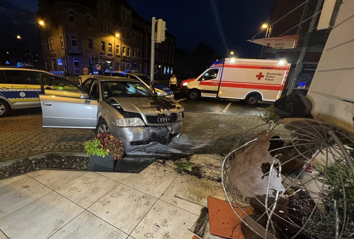 Ein Audi-Fahrer ist in Nordhausen in ein Hotel gekracht.