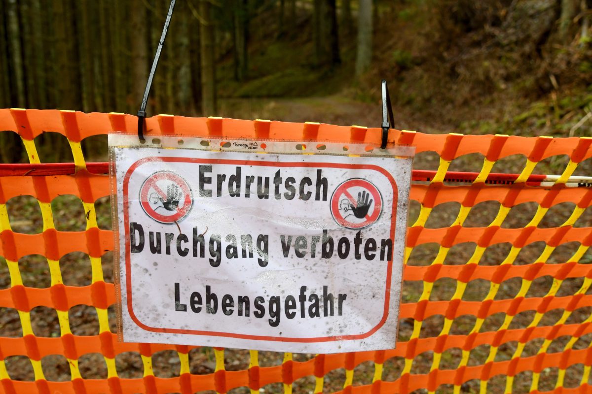 Das Wetter in Thueringen zeigt sich von seiner herbstlichen Seite. Der Dauerregen bringt eine Gefahr mit, die du nicht unterschätzen solltest.