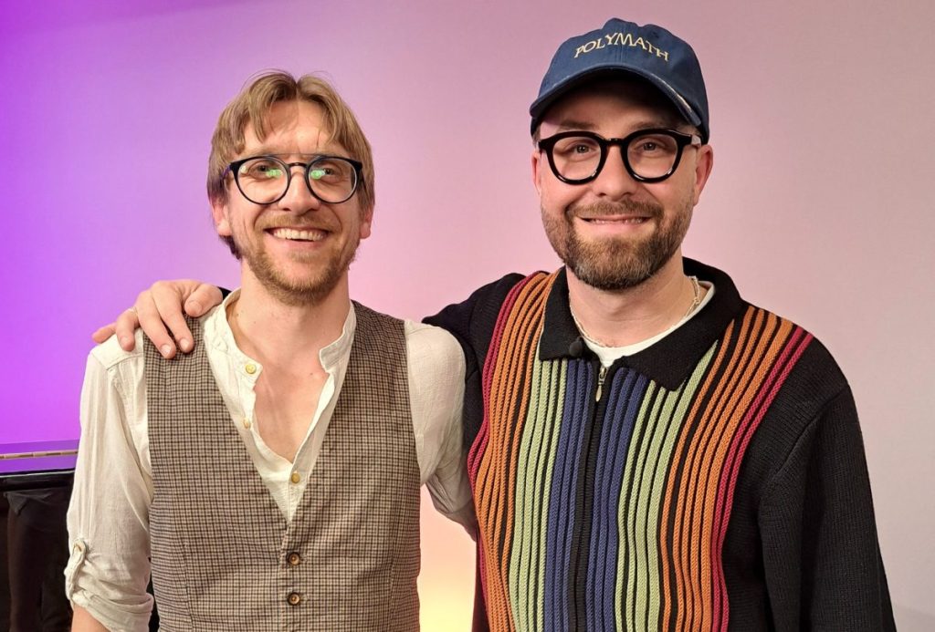 Florian Spindler und Mark Forster während des "The Piano"-Drehs.