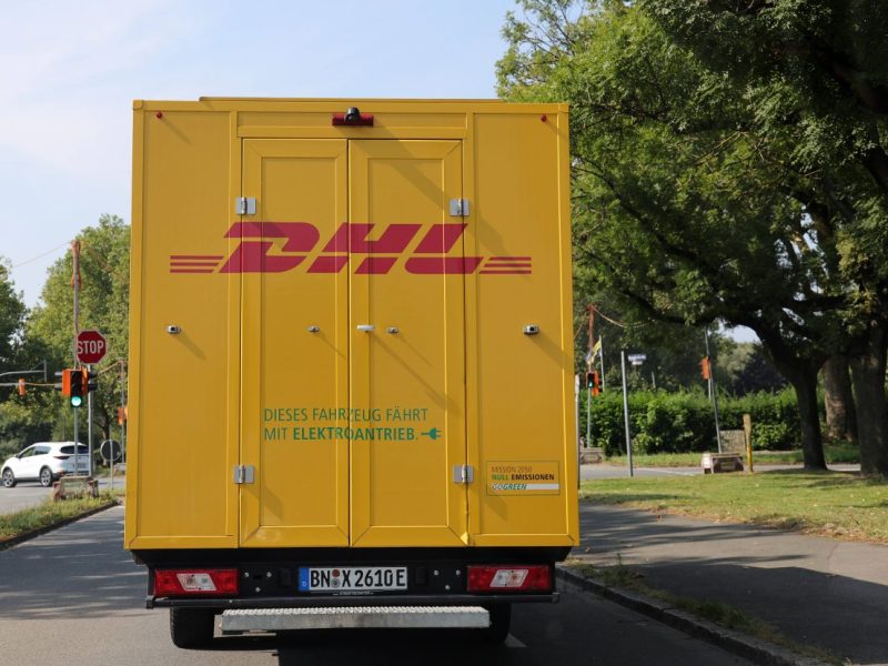 Deutsche Post und DHL greifen durch – Paketboten immer wieder in Gefahr