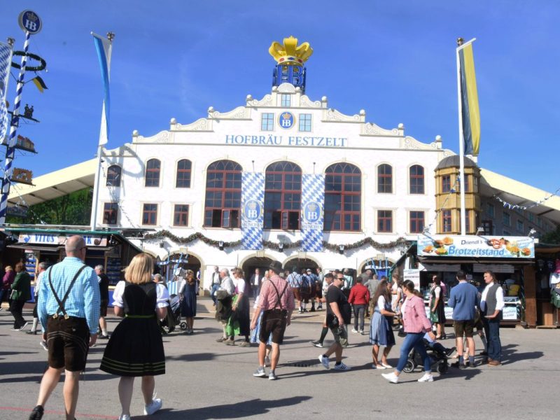 Oktoberfest 2024: Besucher stinksauer, als sie DAS sehen – „WTF“