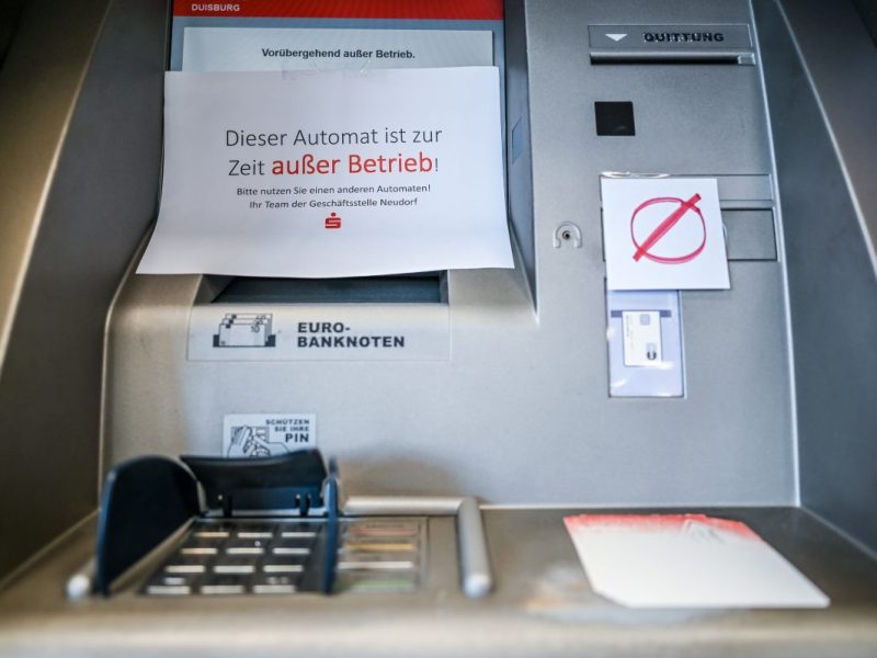 Sparkasse gibt kein Bargeld mehr raus – Kunden sollen stattdessen HIERHIN