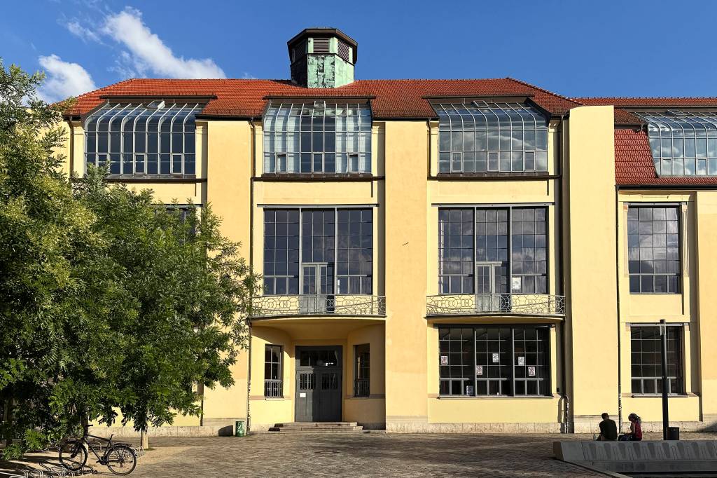 Hauptgebaeude der heutigen Bauhaus-Universitaet in Weimar Thueringen 