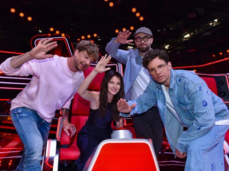 „The Voice“-Coach schaut mit seiner Freundin die Show: Sie kann’s nicht mit ansehen