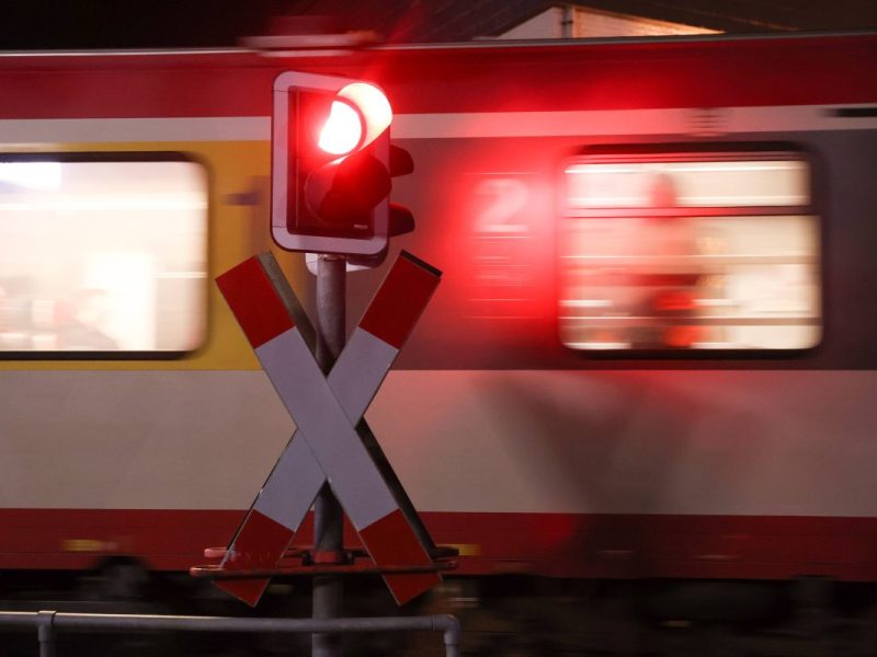 Thüringen: Tragischer Bahn-Unfall! Frau stirbt noch an der Unfallstelle