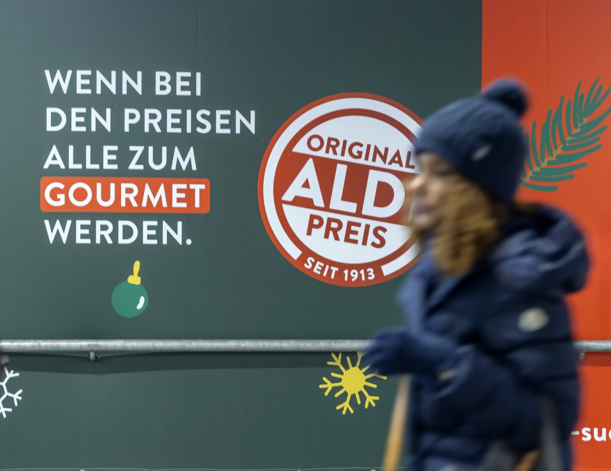 Aldi-Kunden-rasten-wegen-Weihnachtsangebot-komplett-aus-Schlangen-ber-den-ganzen-Parkplatz-