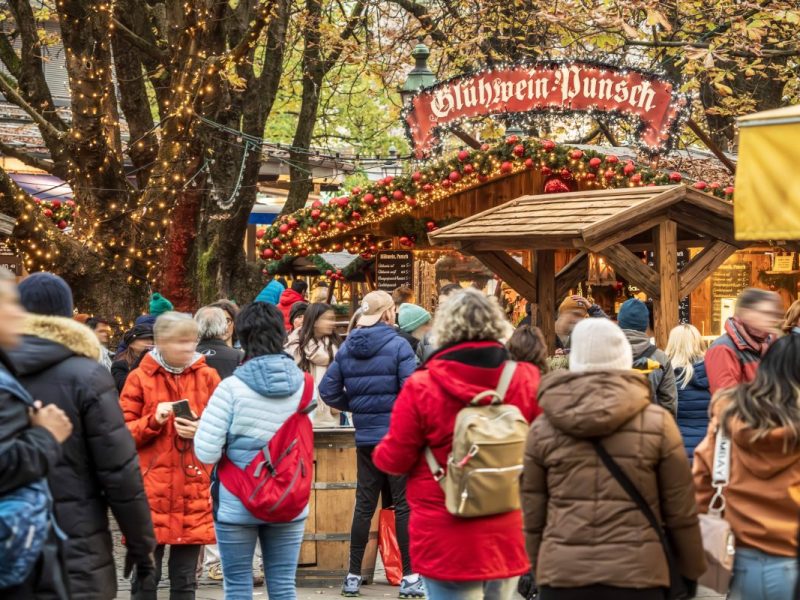 Weihnachtsmarkt Weimar: Preis-Wucher? SO viel blätterst du für Glühwein hin