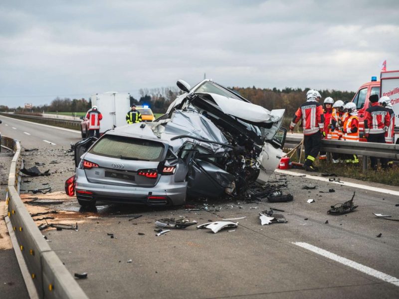 A4 zwischen Thüringen und Sachsen: Schrecklicher Unfall! Fahrer hat keine Chance