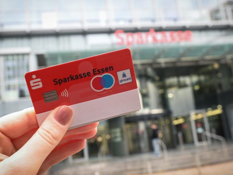 Sparkassen-Hammer! Kunden merken es im Supermarkt sofort