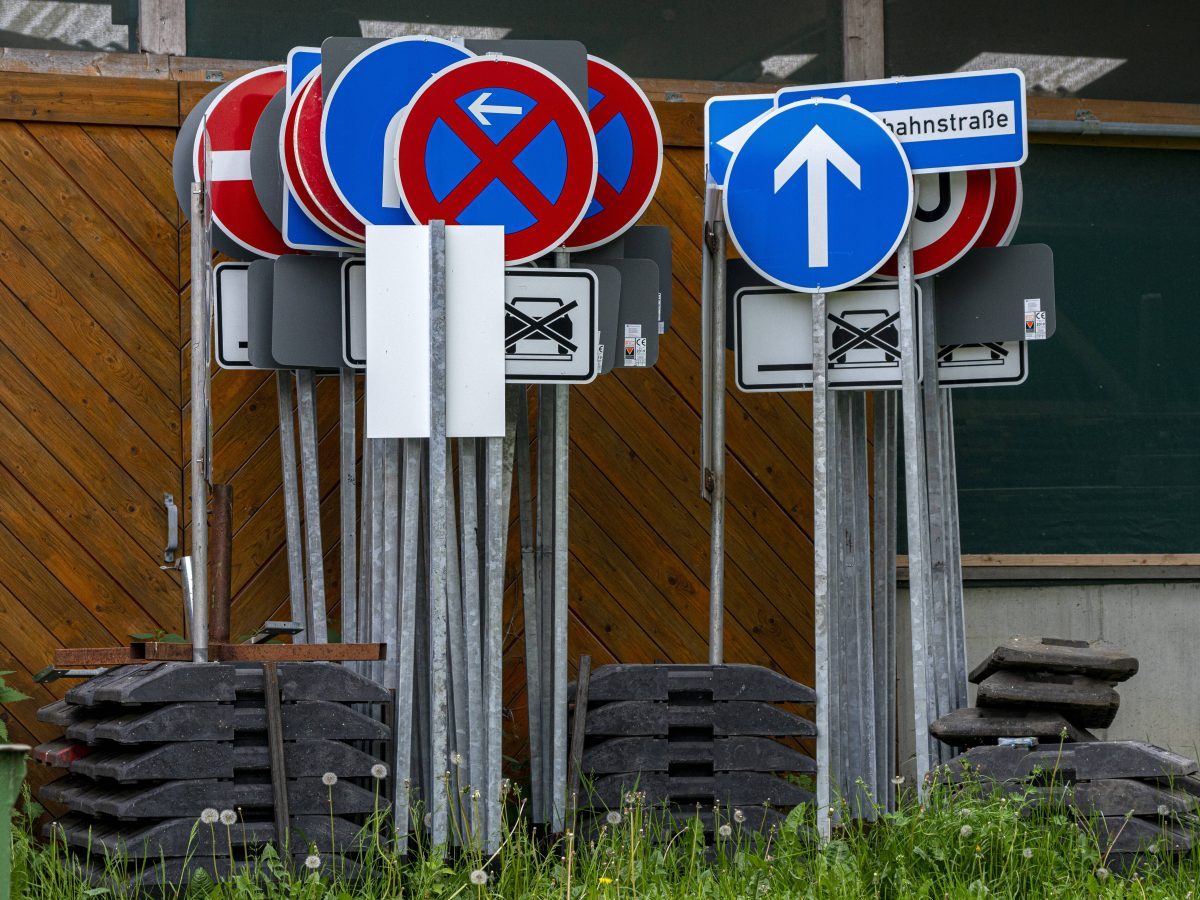 Kurioses Verkehrsschild sorgt für Fragezeichen – wer es missachtet, muss 135 Euro Bußgeld zahlen