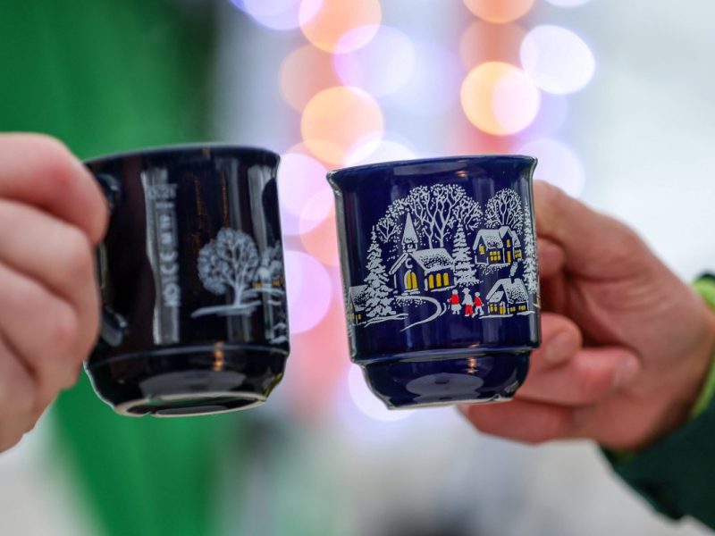 Weihnachtsmärkte in Thüringen: Glühwein-Eklat? Besucher platzt der Kragen – „Süße Plörre“