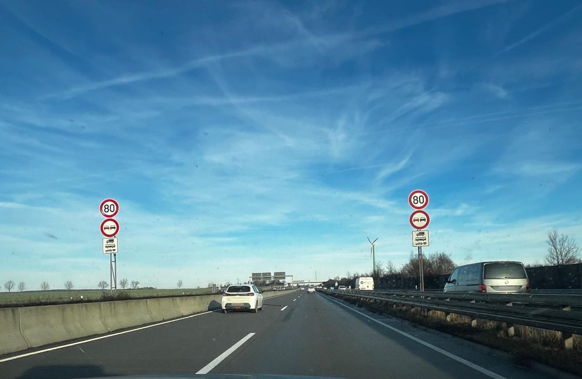 Beschilderung der Hauptfahrbahn am Hermsdorfer Kreuz, A9 in Thüringen