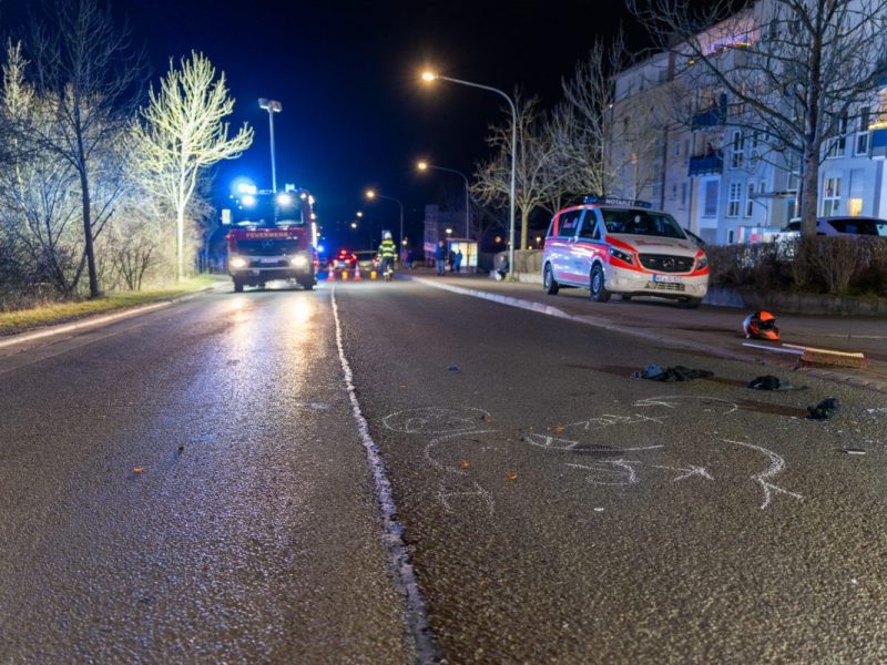 Thüringen: Schwerer Motorradunfall! Jugendlicher schwebt in Lebensgefahr