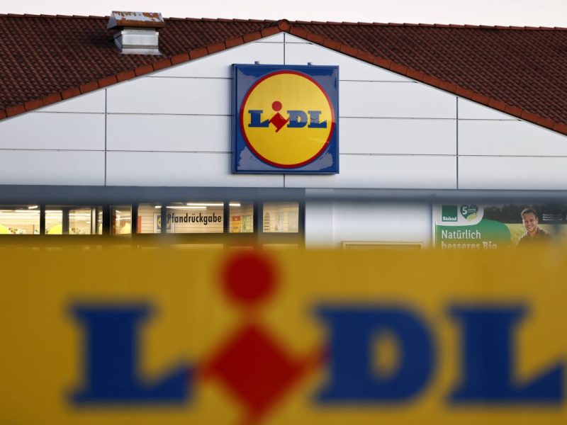 Lidl-Kunden fielen an der Kasse vom Glauben ab – dann musste der Filialleiter sich einmischen