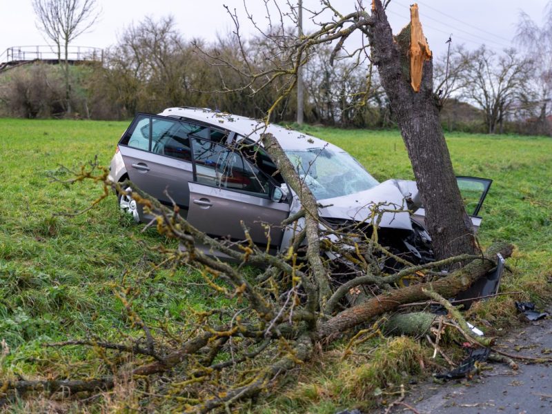 Thüringen: Tragischer Unfall an Weihnachten! Fahrer stirbt noch vor Ort