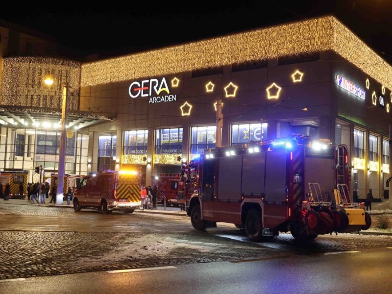 Thüringen: Großeinsatz in Gera! Einsatzkräfte räumen Shopping-Center