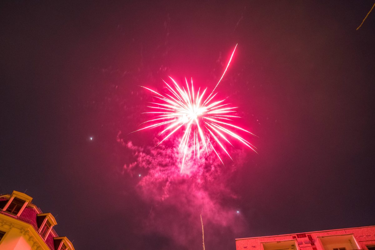 Bei Böllerunfällen in der Silvesternacht sind mehrere Menschen gestorben.