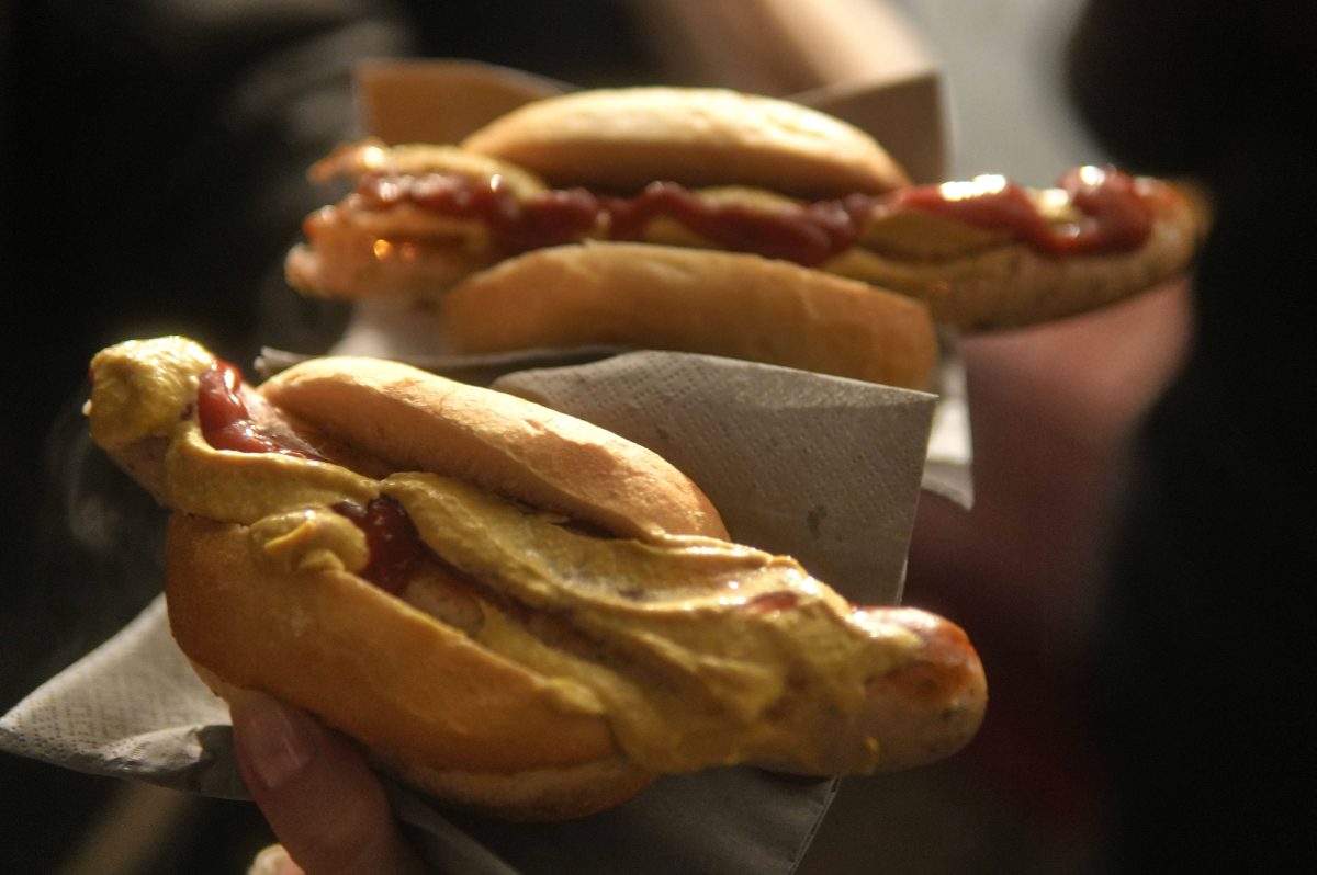 Bratwurst im Brötchen (Symbolbild)