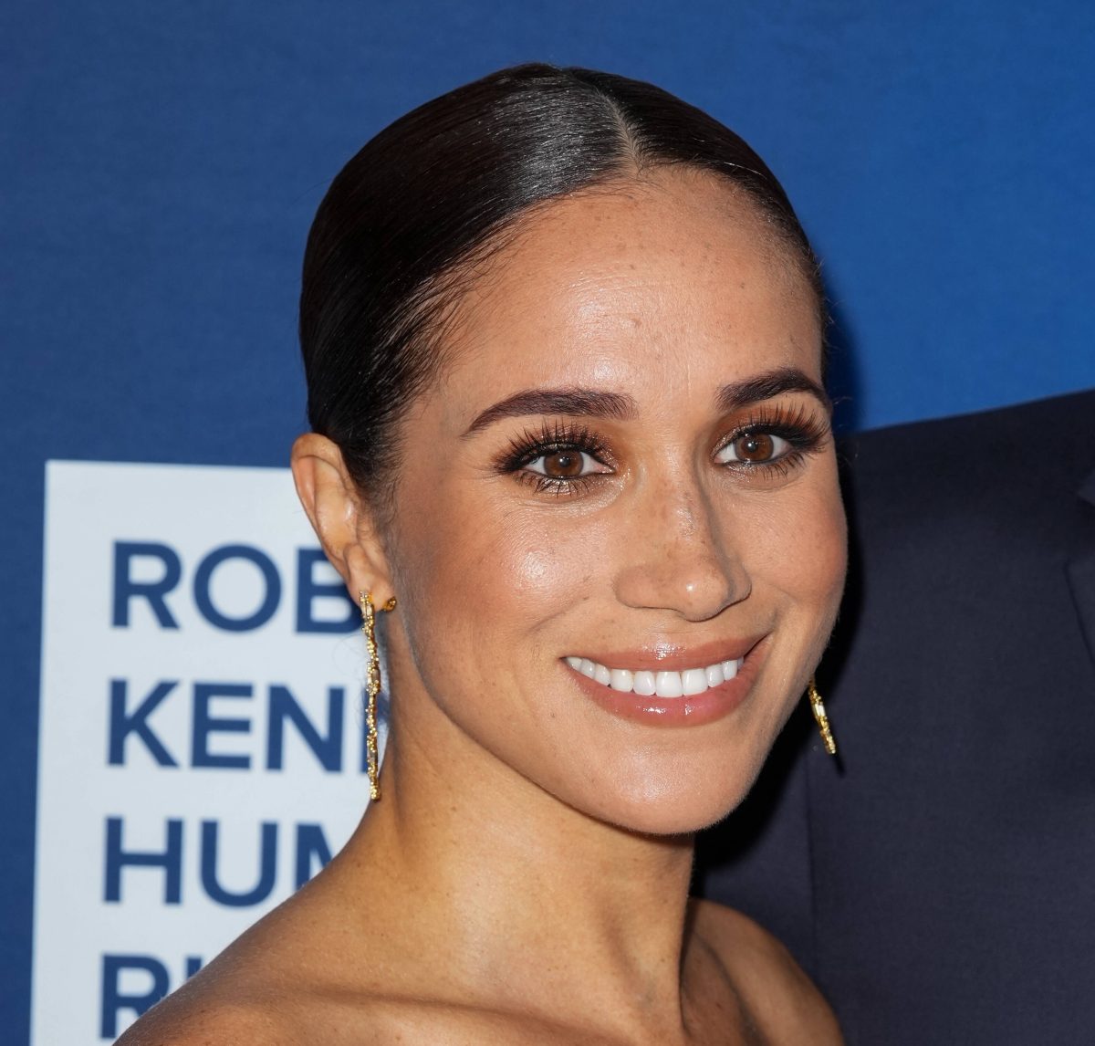 Meghan Markle kennen viele als die strahlende Herzogin von Sussex. Doch privat soll sie angeblich einen ganz anderen Ton anschlagen.